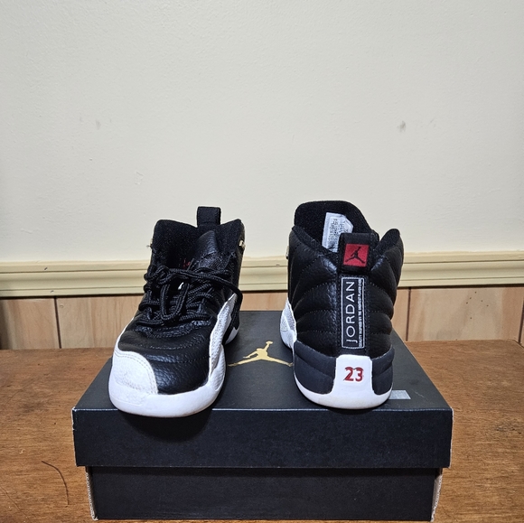 Sneakers - Picture 2 of 3